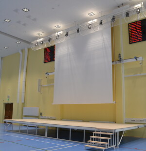 Seinälle kääntyvä näyttämö kuva