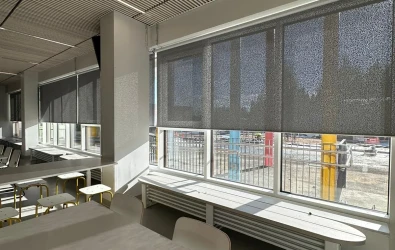 Sisäpuolinen screen-rullaverho