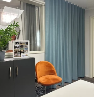 Sivulle laskostuva akustiikkaverho image