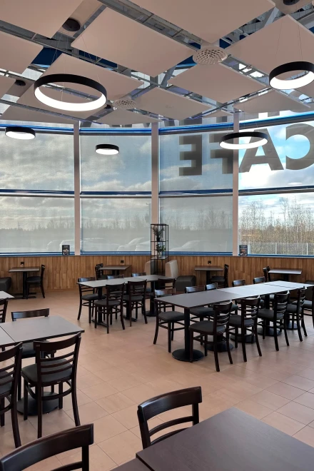 Bilteman kahvilassa screenverho Pedeluxilta