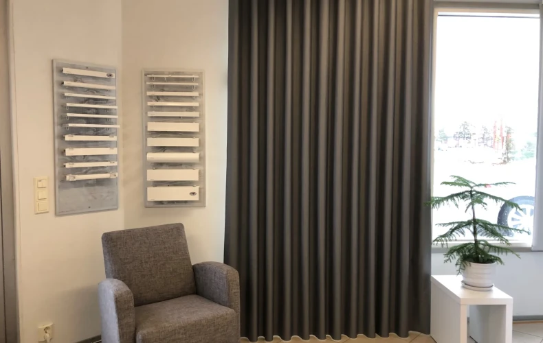 Pimennysverhokankaat laskostuvat