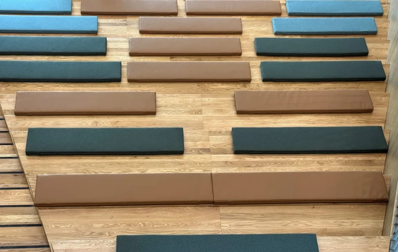 Istuintyyny auditorion katsomoon