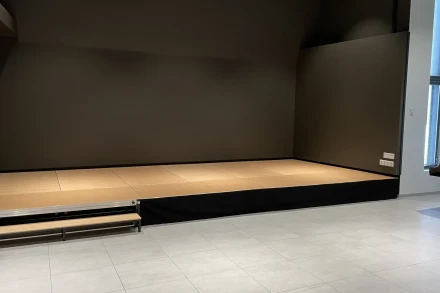 Näyttämöelementit Pedeluxilta - kotimainen tuotanto