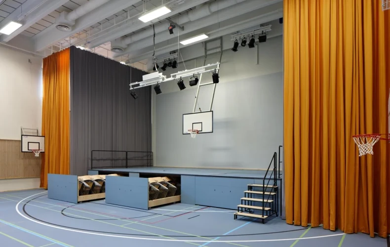 Vuorenmaen koulu ja paivakoti tuolivaunut Vuorenmaen koulu ja paivakoti tuolivaunut